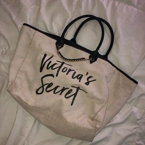 ✨NEUTRAL VS CHAIN TOTE✨